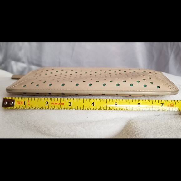 Elorie at Gilt beige perforated zip pouch - Picture 4 of 4